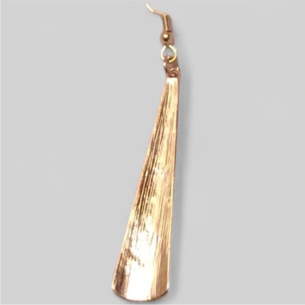 UNBRANDED Air-Brushed Gold Tone AURORA BOREALIS Earrings With IRIDESCENT Detail